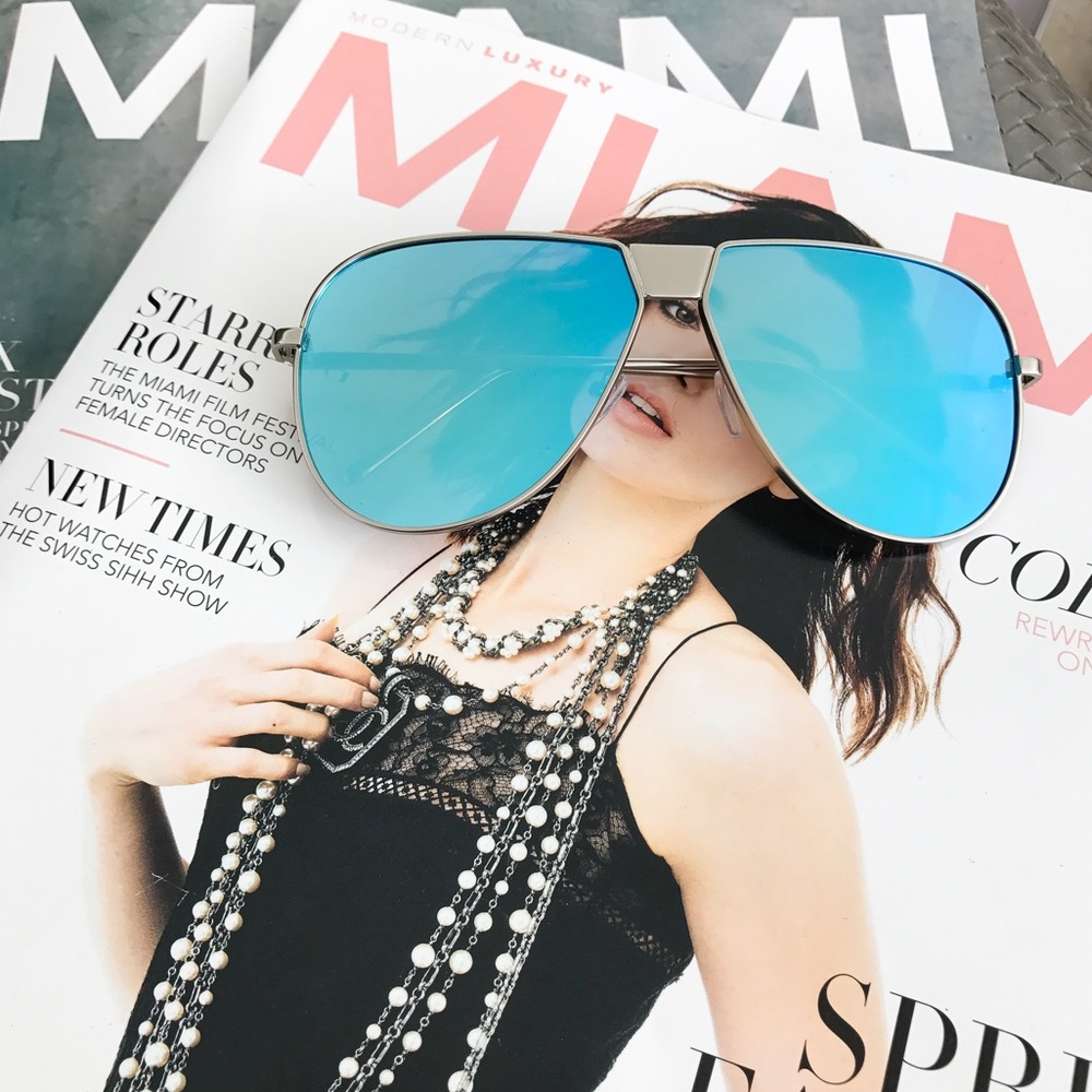 ⚡️Sale⚡️ Blue Mirror Lens Oversized Sunglasses - Picture 2 of 6