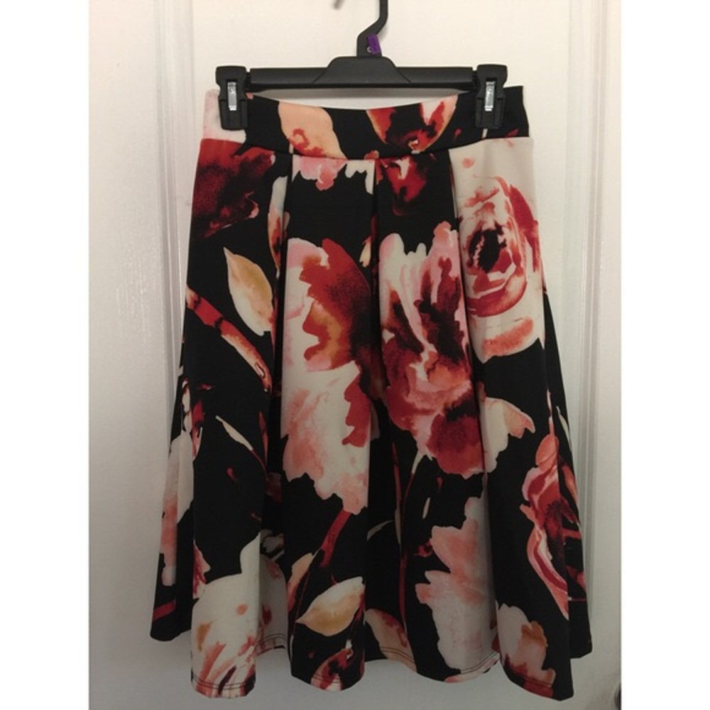 NWOT Floral Midi Skirt, beautiful bright colors!!!