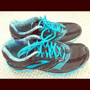 Athletic shoes