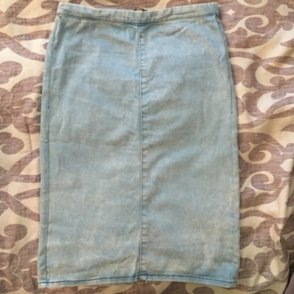 Women's Topshop denim skirt, back zipper & split