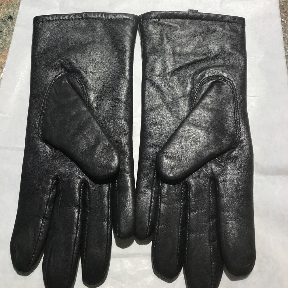 Gloves - Picture 2 of 3