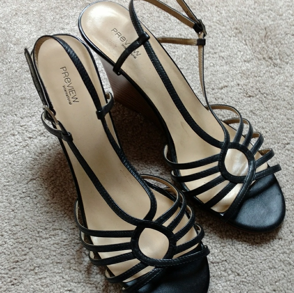 Black strap wedges