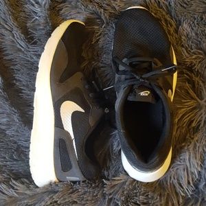 USED women's Nike Kaishi Runs