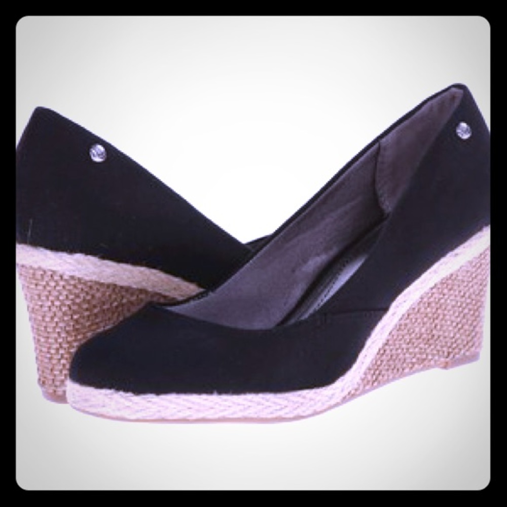 Life Stride Clementine espadrille wedges in black.
