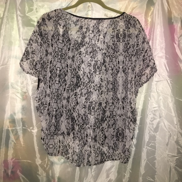 Super cute trendy plus size top 1X - Picture 2 of 4