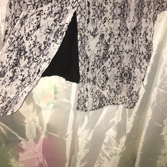 Super cute trendy plus size top 1X - Picture 3 of 4