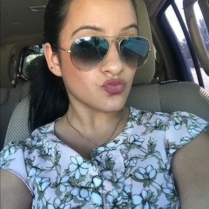 Meet your Posher, Isabel