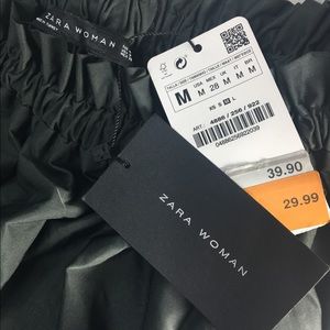 New with tags💞Zara woman gray silk skirt💞M