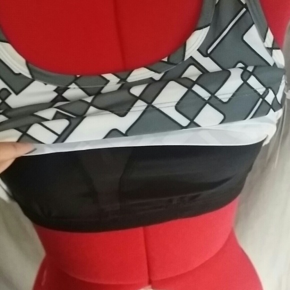 Nike exercise tops Size Medium Gray/White - Picture 3 of 4