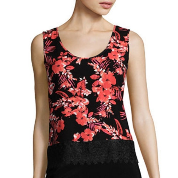 Crochet detail floral top - Picture 4 of 4