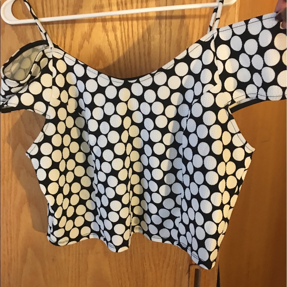 Off Shoulder Crop top - Picture 2 of 2