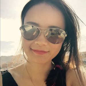 Meet your Posher, Qiqi