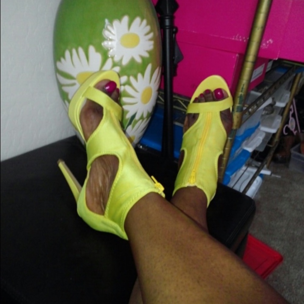 Shoe dazzle brand  open toed sandals