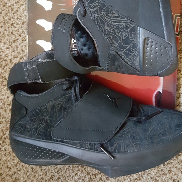 Women's Jordan III & XXX - Picture 2 of 3