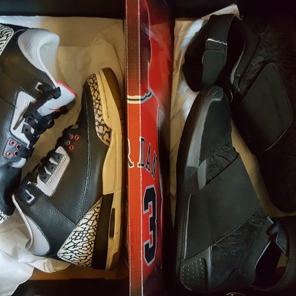 Women's Jordan III & XXX - Picture 3 of 3