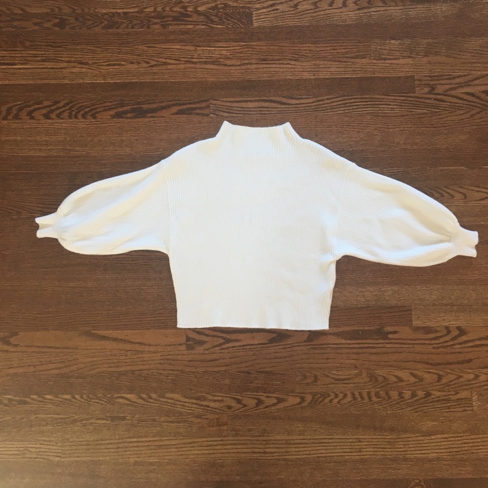 Croppped cream cable sweater