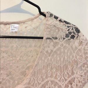 🌵H&M Lace Crop Top🌵