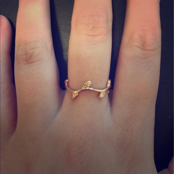 Gold Vine Leaf Ring - Picture 1 of 2