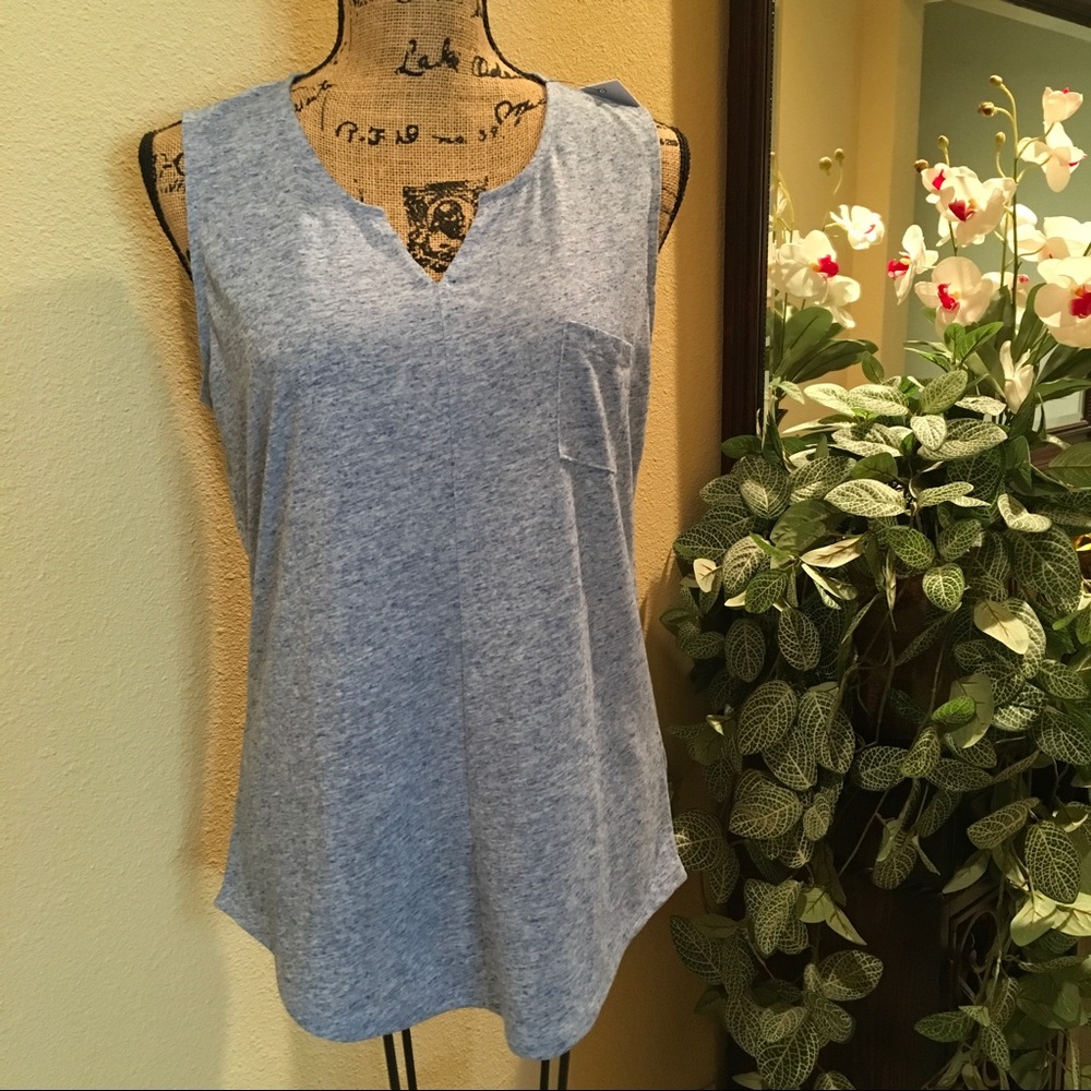 SLEEVELESS TOP
