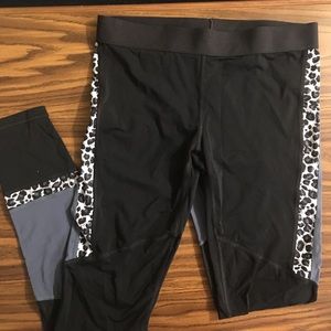 GapFit Color Block Print Leggings