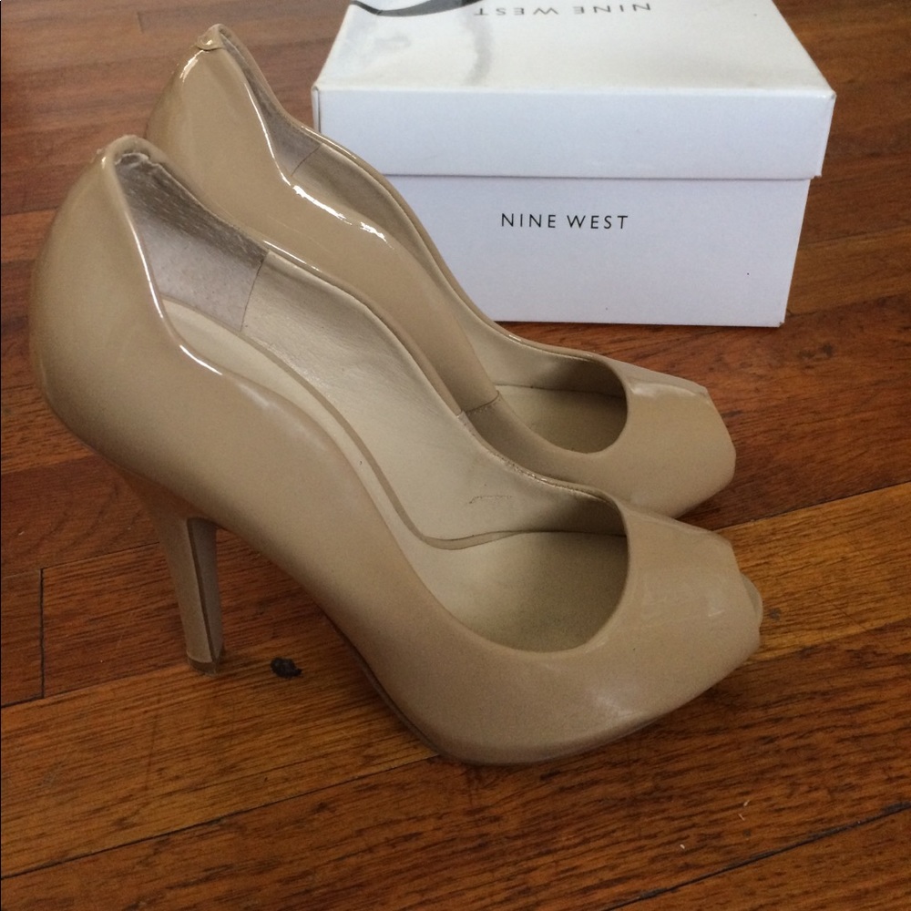 🌹Nine West🌹 Peep-Toe Patent Leather Pumps