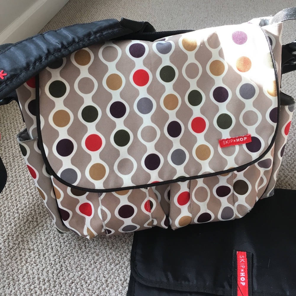 Skip hop Dash Deluxe diaper bag