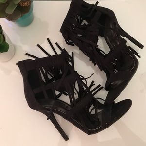 🌑 Fringe Black Heels