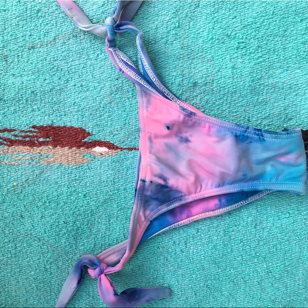 Brazilian fit bikini bottoms