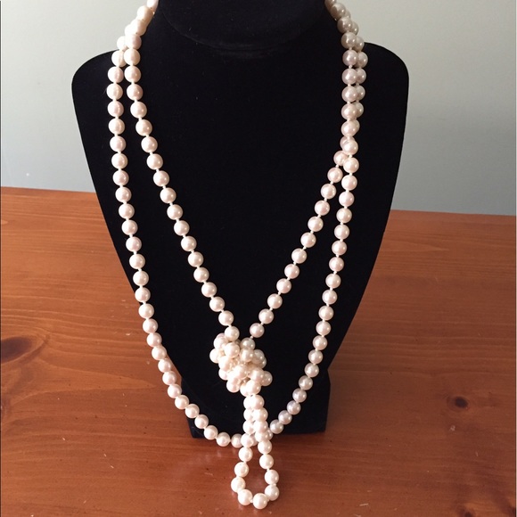 30" Strand of Fake Pearls - Picture 2 of 3