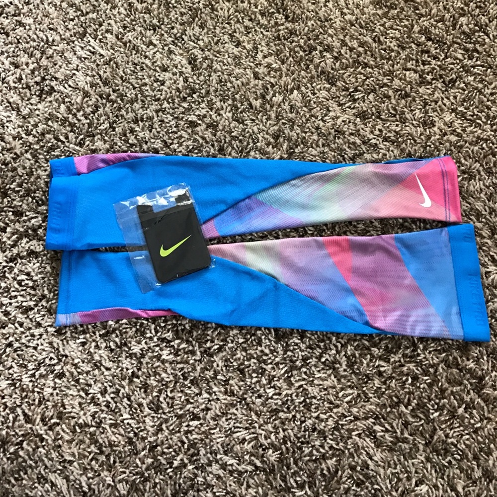 Nike sleeves