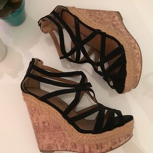 🎱 Black Caged Wedges