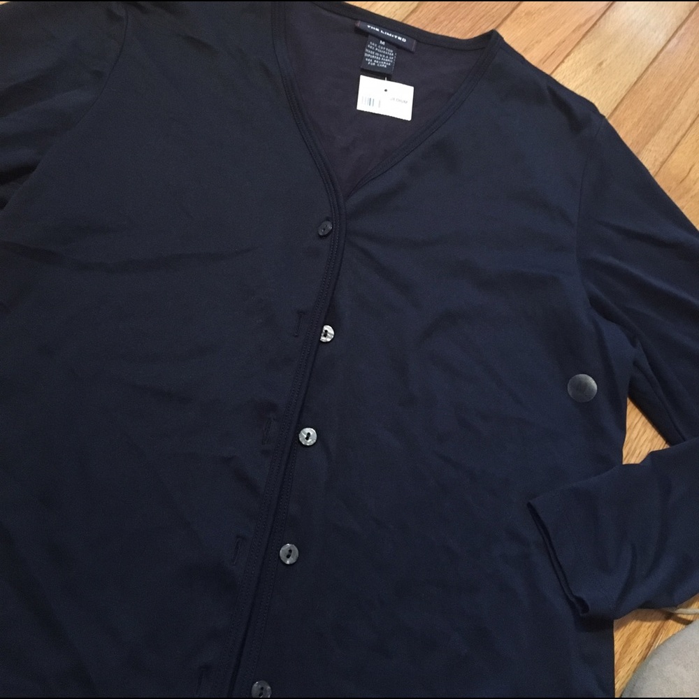 🌸The Limited Navy Button-Up🌸 - Picture 3 of 4