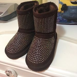 Brown little girl boat worn ONCE