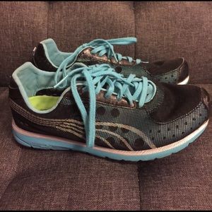 Blue and black puma faas 300