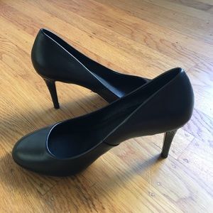 Tory Burch Black Pumps