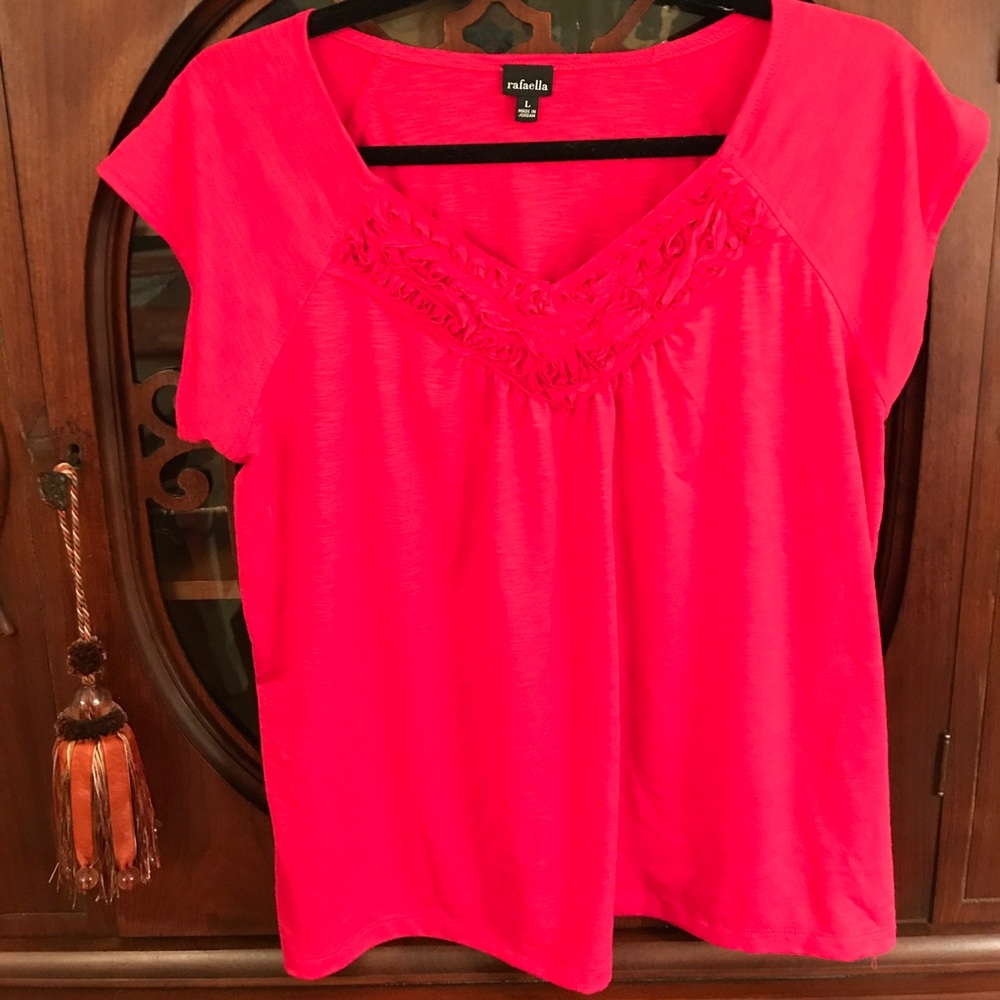 ✅Fun red top!