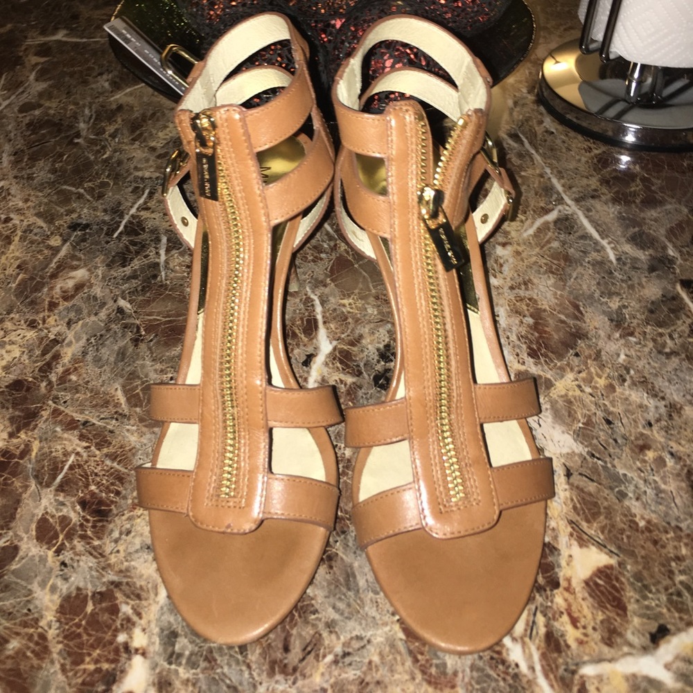 Authentic Michael Kor heels tan colored