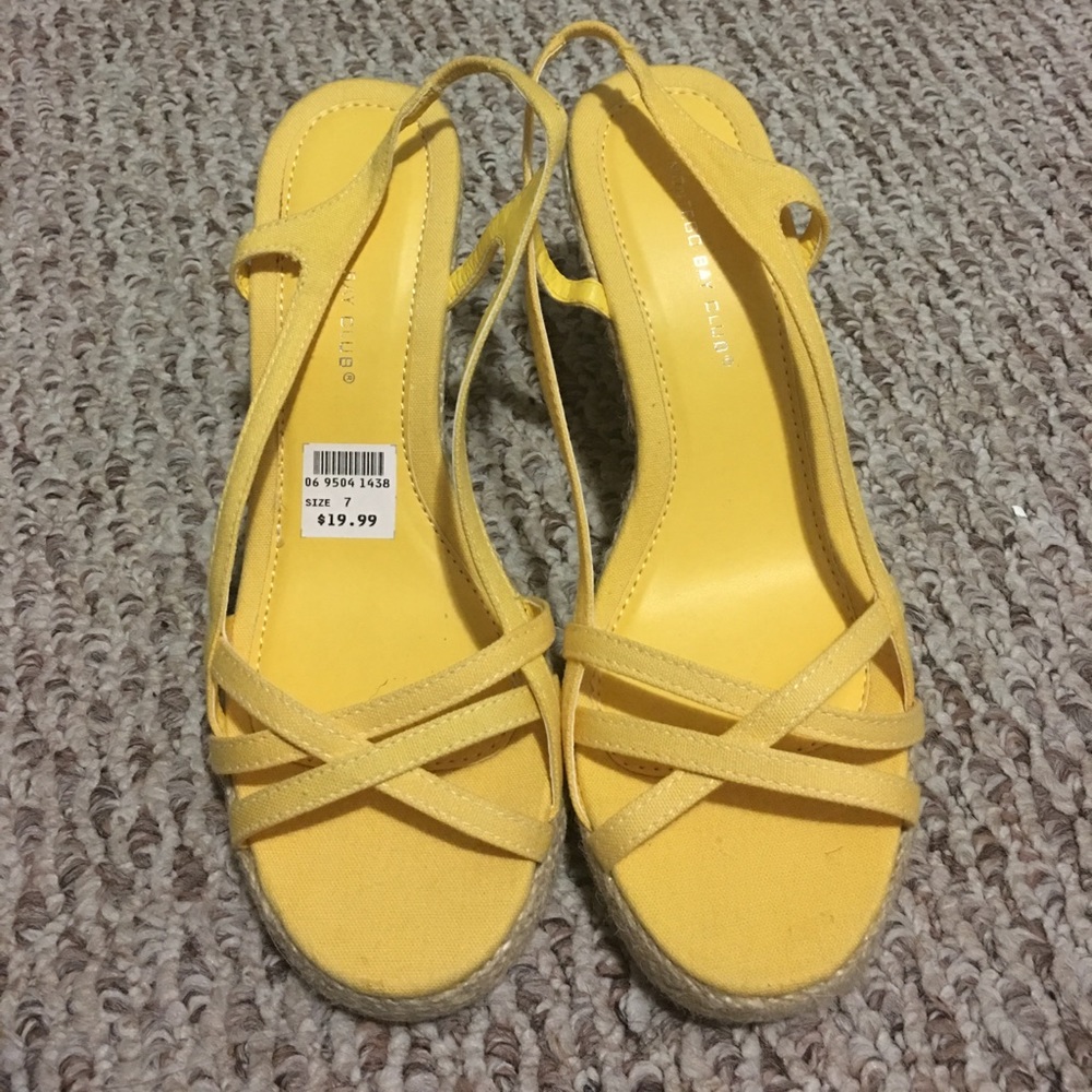 Nice yellow wedged sandals