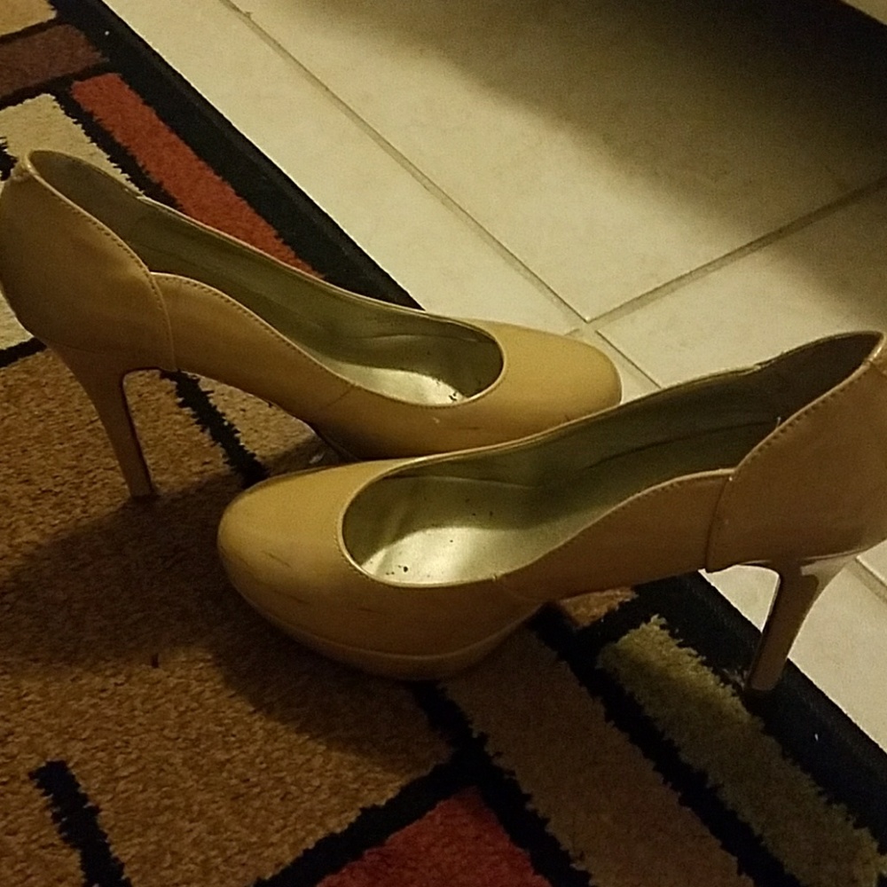Tan/nude Guess platform heels