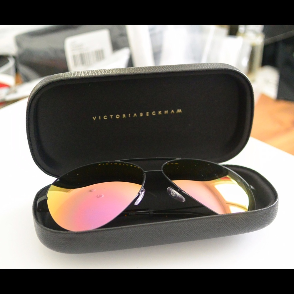 ✔️SOLD🎉🎉💯authentic Victoria Beckham sunglasses