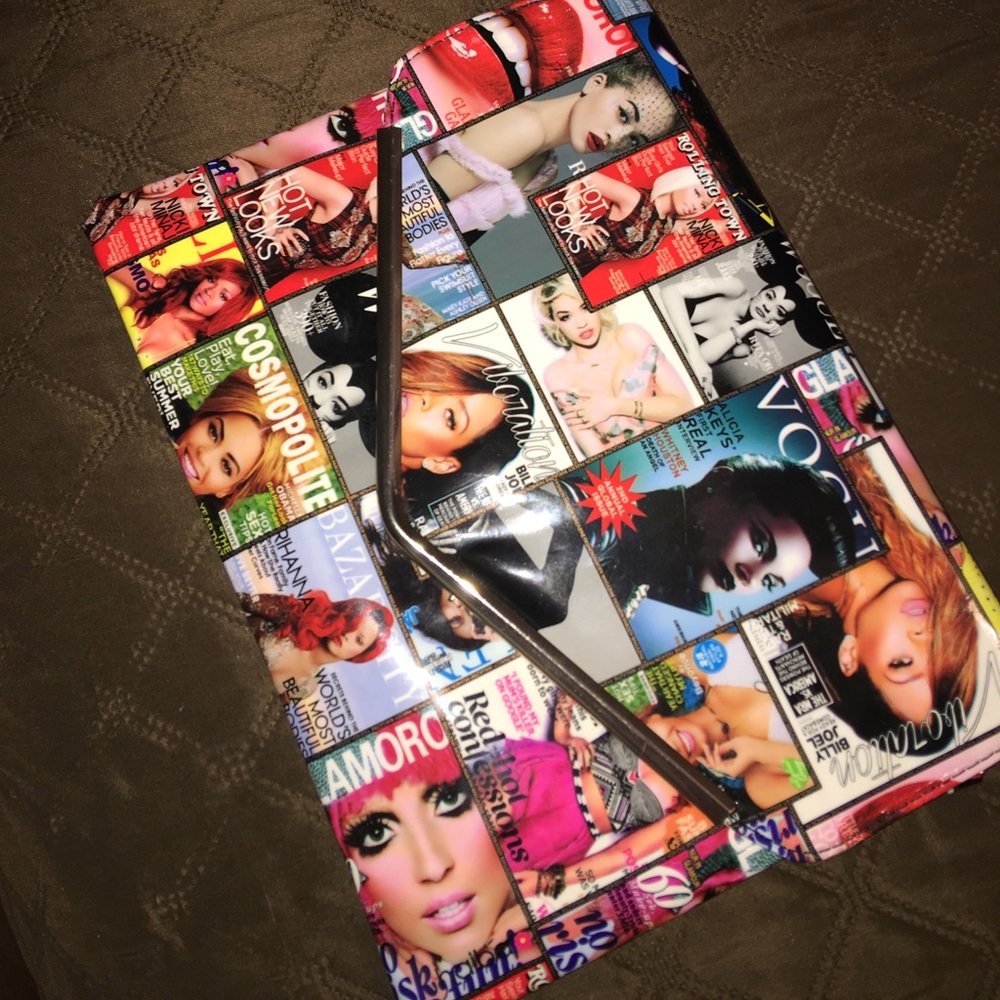 ✨Trendy Celebrity Magazine Clutch✨