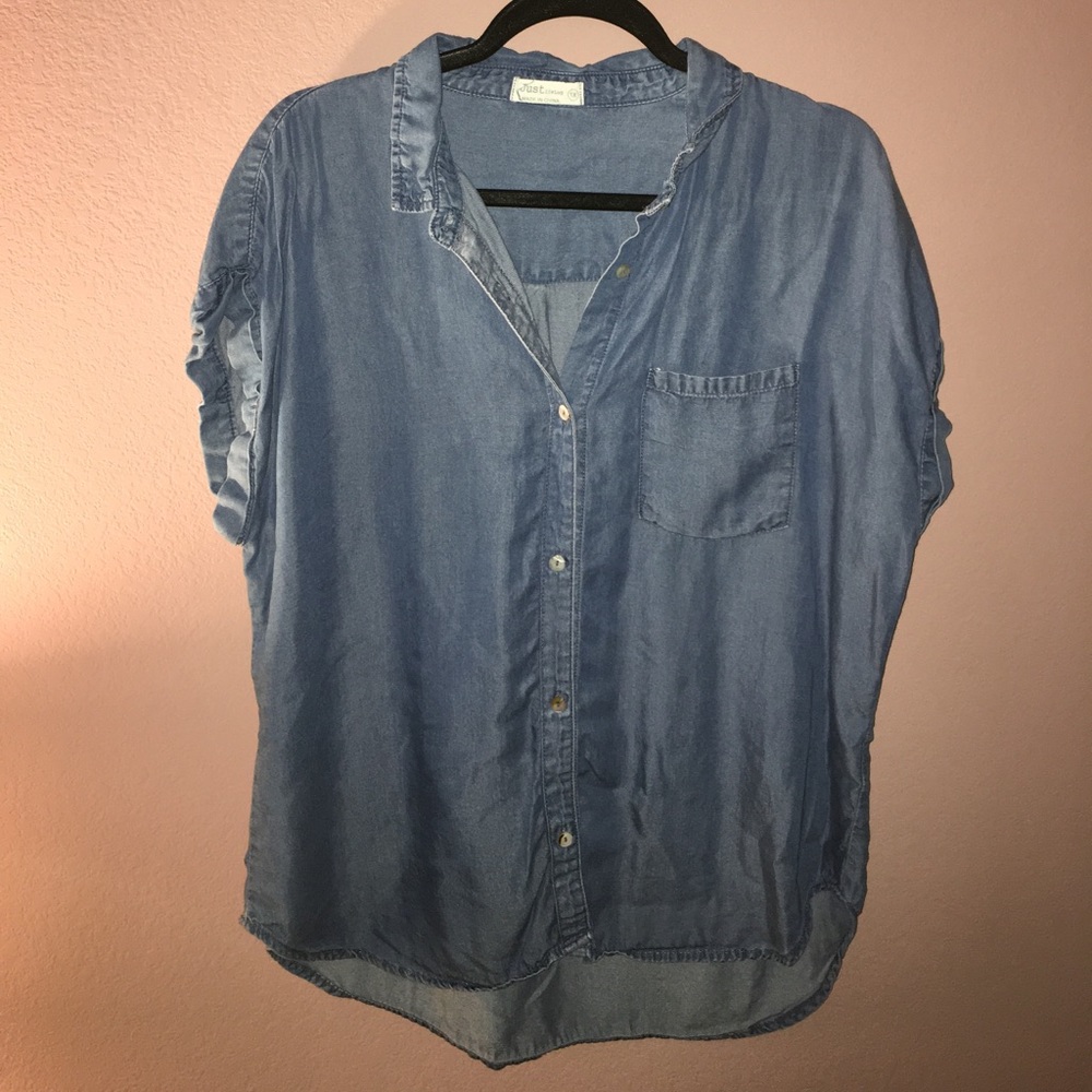 Chambray button-down with frocket