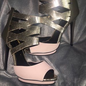 Pink and gold heels 🔥