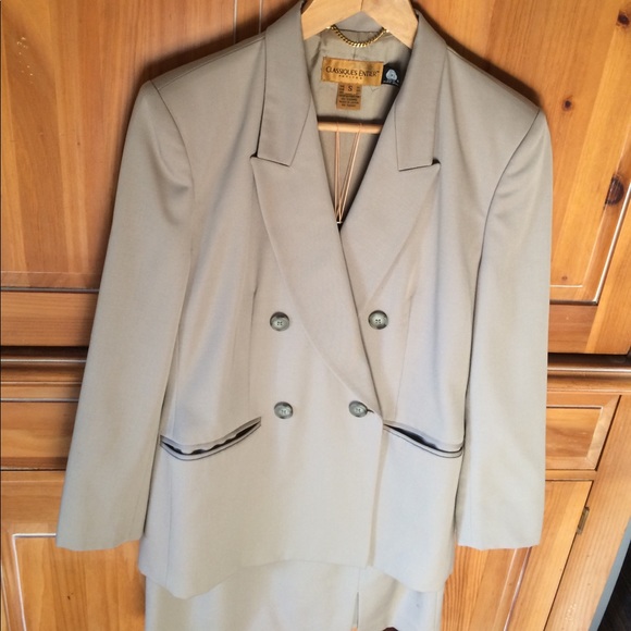 Classiques Entier 100% pure wool two piece suit. - Picture 2 of 2