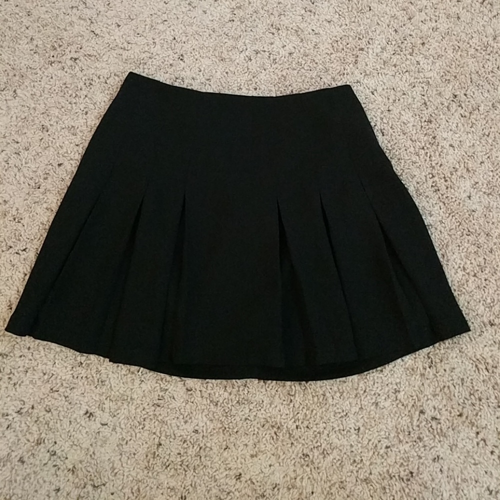 Black pleated skirt