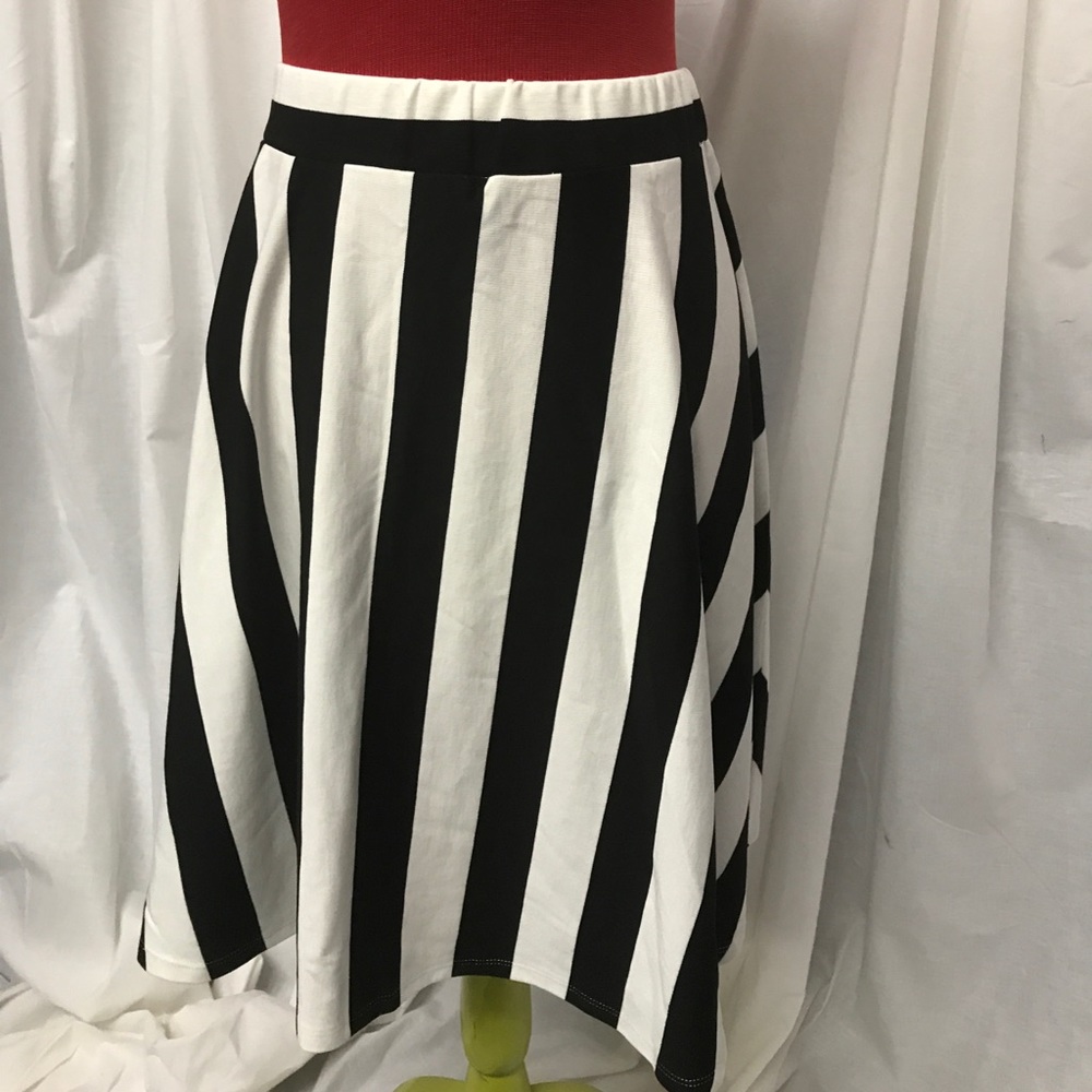 Forever 21+ Cream & Black Diagnosed Striped Skirt