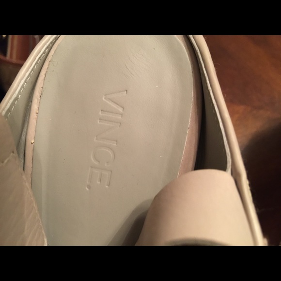 Vince. Woven chunky crisscross heel in size 8 - Picture 3 of 6