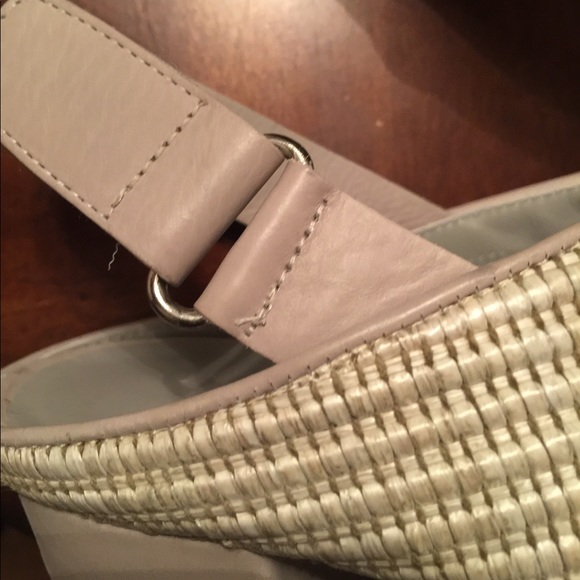 Vince. Woven chunky crisscross heel in size 8 - Picture 4 of 6