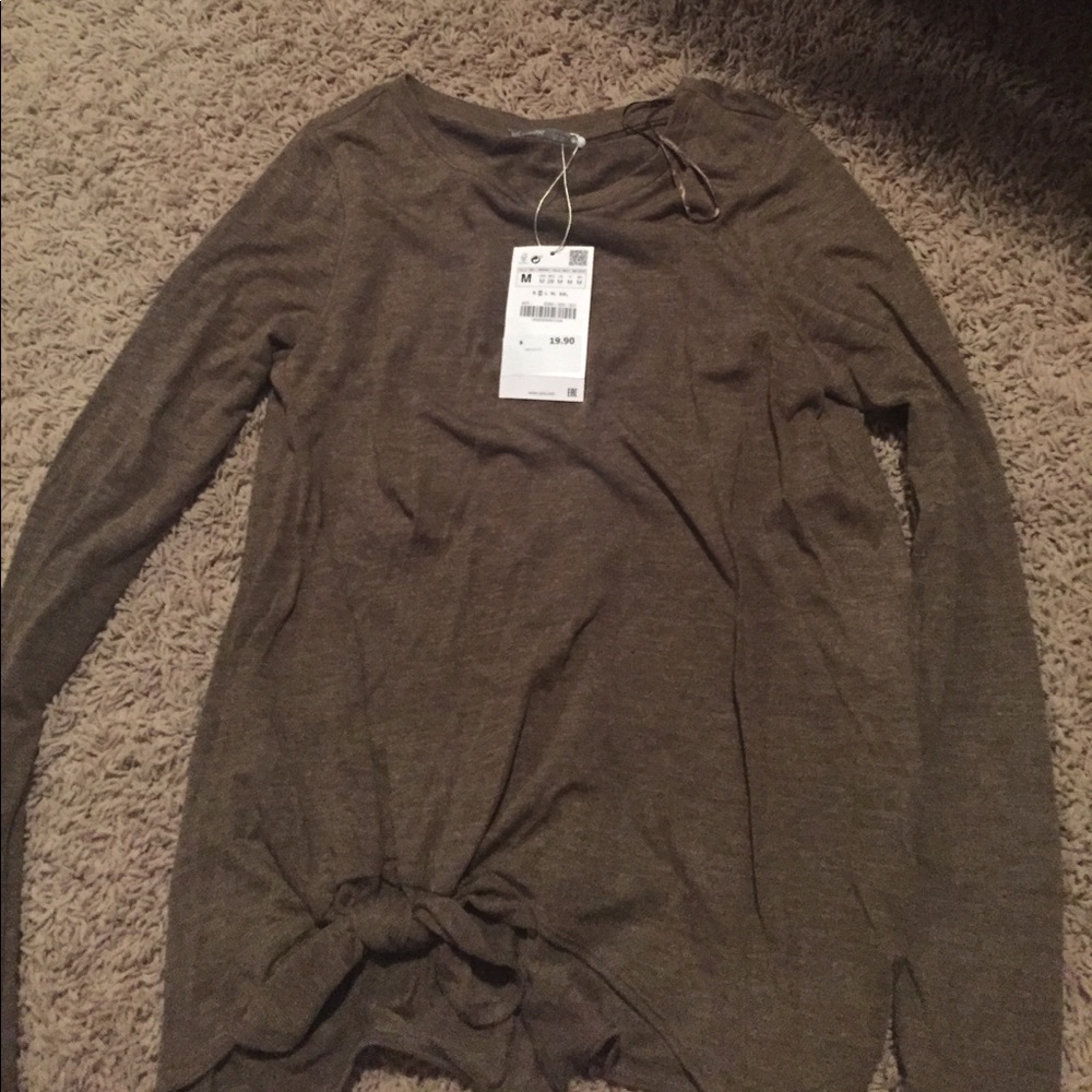 Cute long sleeve shirt with tie at bottom