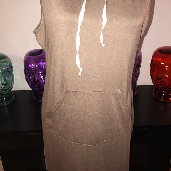 BRAND NEW HOODED DRESS W/KANGAROO POCKET - Picture 3 of 4